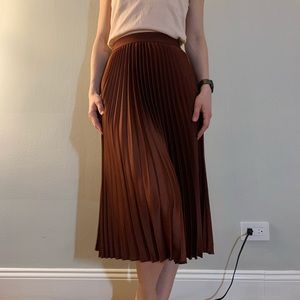 Pleated midi skirt